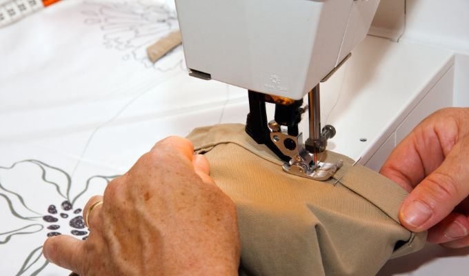 sewing hem with sewing machine